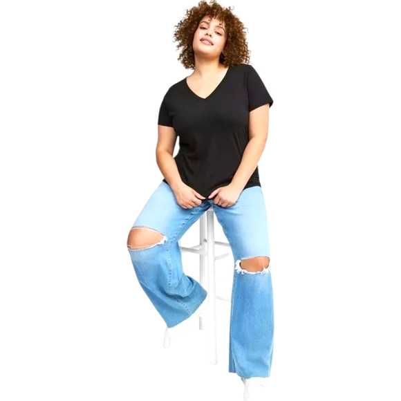 Torrid Black V-Neck Short Sleeve Tee - Picture 5 of 16